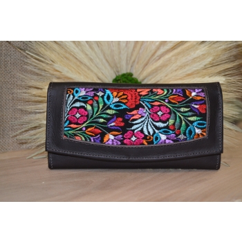 Portfel duży skórzany ciemno brązowy z kwiatowym kolorowym haftem .